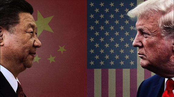 Xi Jinping in front of China's flag and Donald Trump in front of the US flag